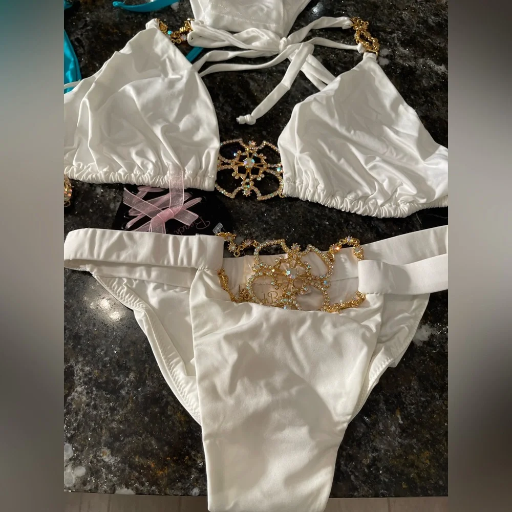 New with or without tags beach bunnies XL or L sizes have two small sets - Picture 16 of 17